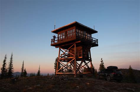 Lookout fire - The fire lookout notes the degrees on the graduated ring beneath the sight. Early Fire Finders were capable of a crude estimate of elevation based upon the level and elevation of the table, calculating distance and rough position of the fire by reference to any distinctive terrain features and by use of the scale shown on the map.
